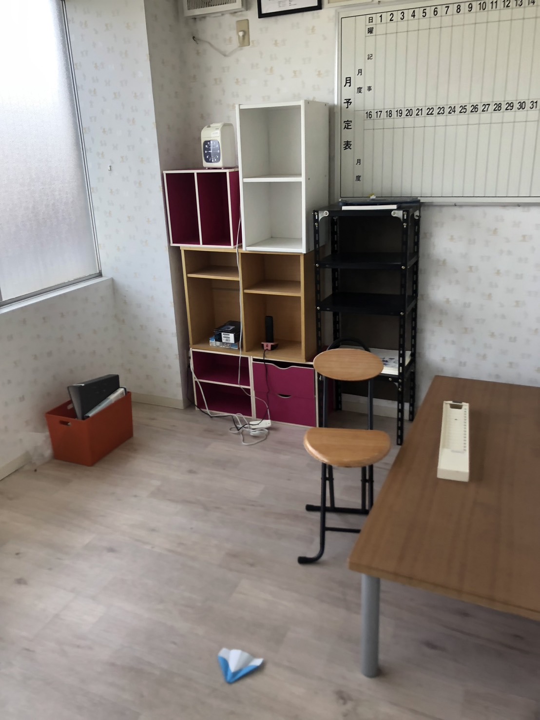 商業ビル、鉄筋コンクリート4階建てでの残置物撤去を行いました。