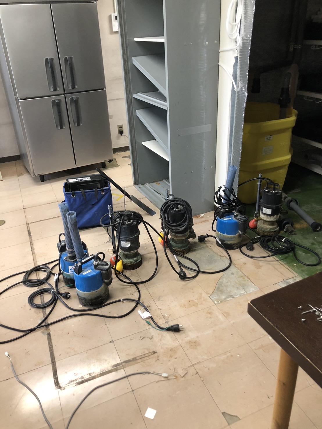 商業ビル、鉄筋コンクリート4階建てでの残置物撤去を行いました。