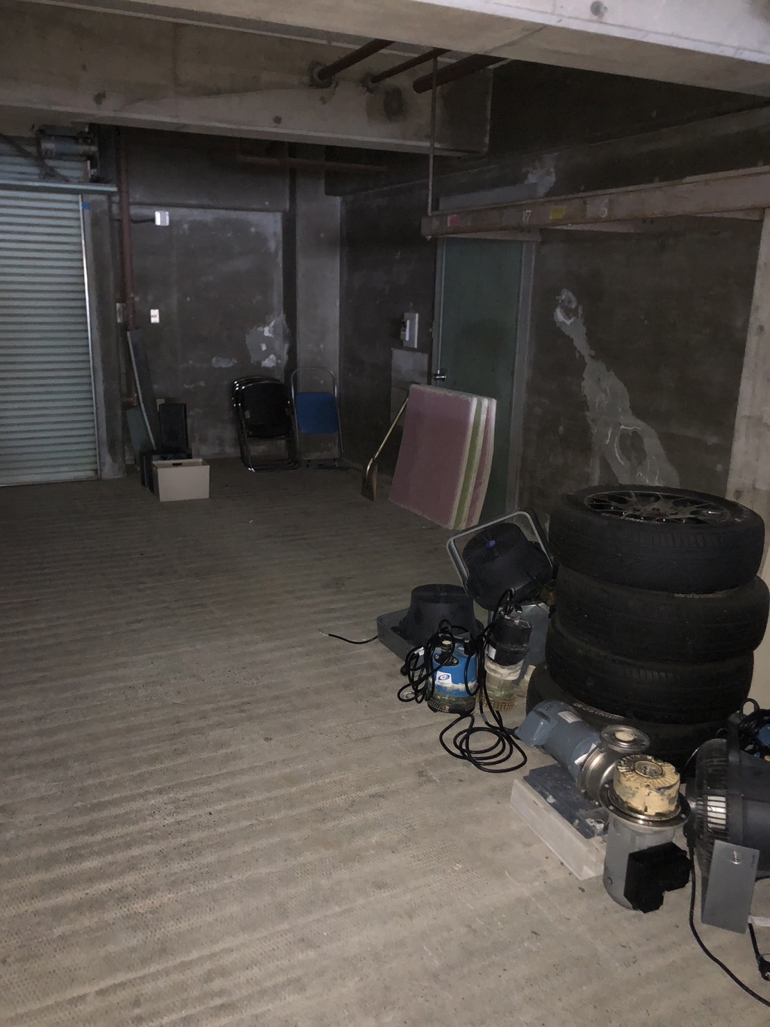 商業ビル、鉄筋コンクリート4階建てでの残置物撤去を行いました。