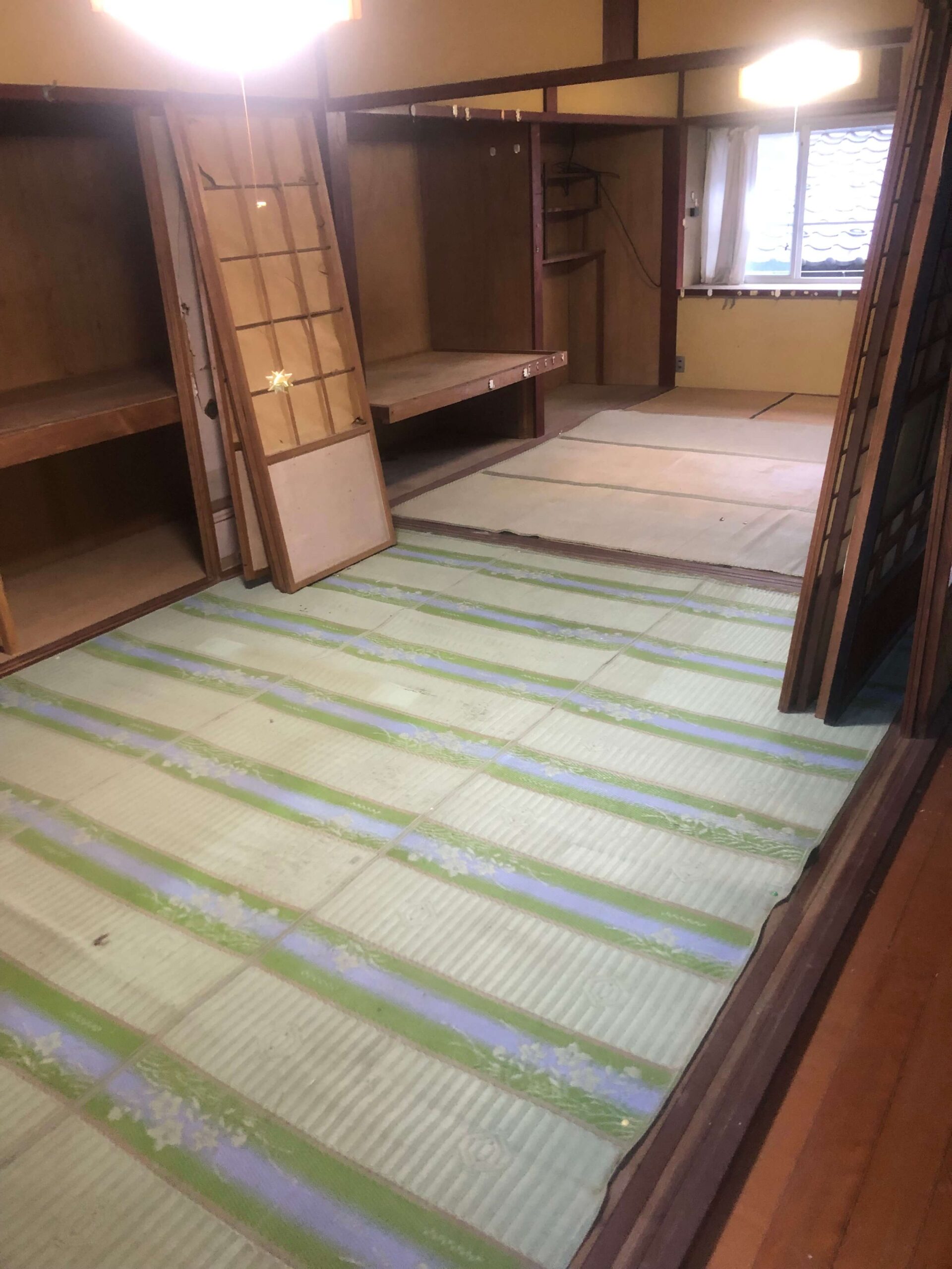 木造住宅２階建・納屋２棟の遺品整理を行いました。