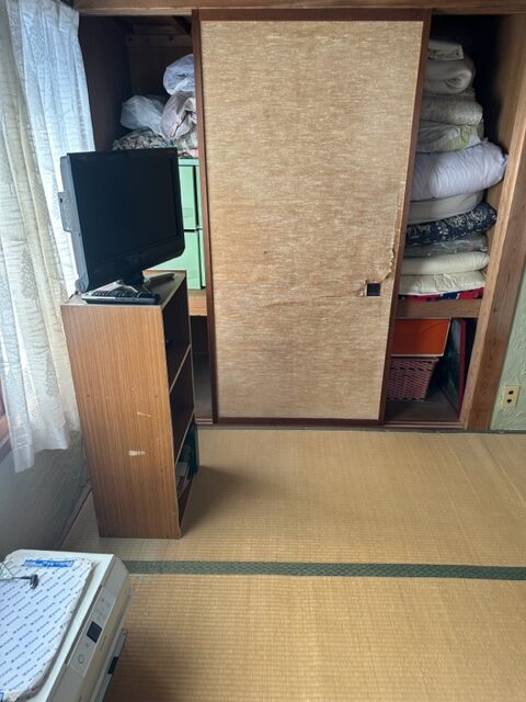 木造住宅一軒家、屋根裏あり・車庫付きの残置処分整理作業を行いました。