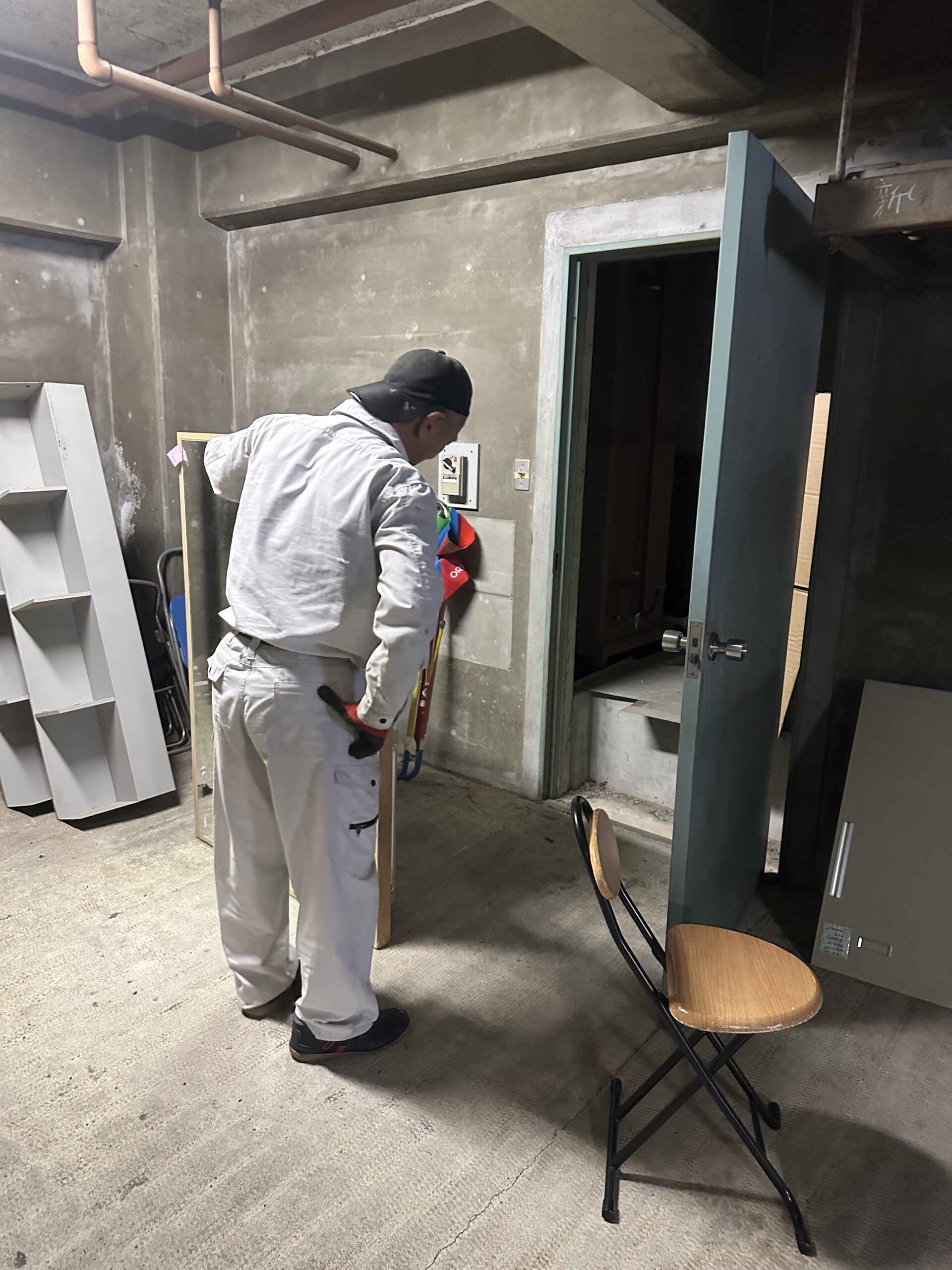 商業ビル、鉄筋コンクリート4階建てでの残置物撤去を行いました。