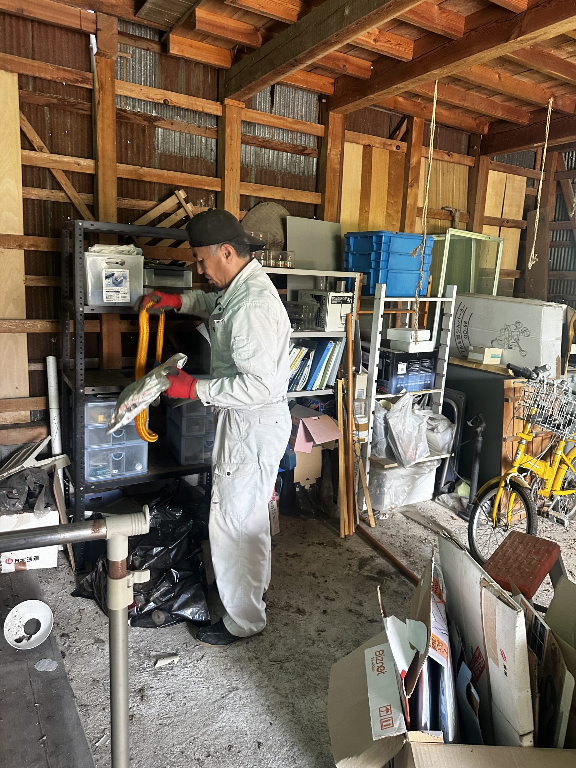 木造住宅２階建・納屋２棟の遺品整理を行いました。