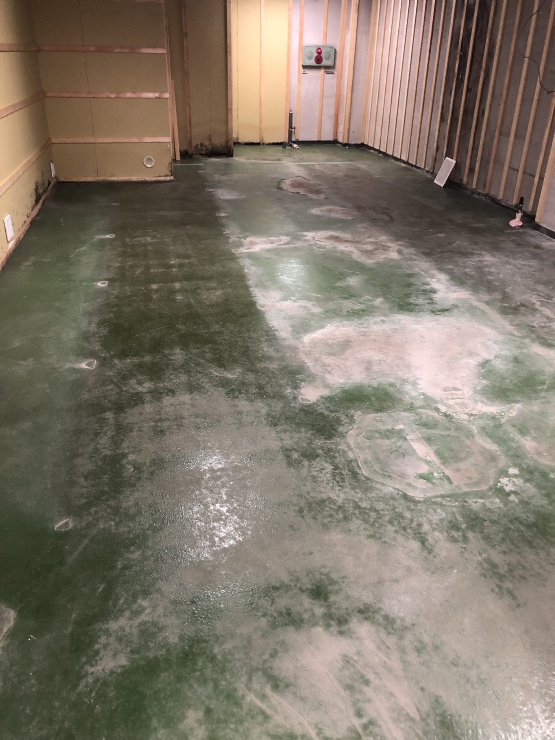 商業ビル、鉄筋コンクリート4階建てでの残置物撤去を行いました。