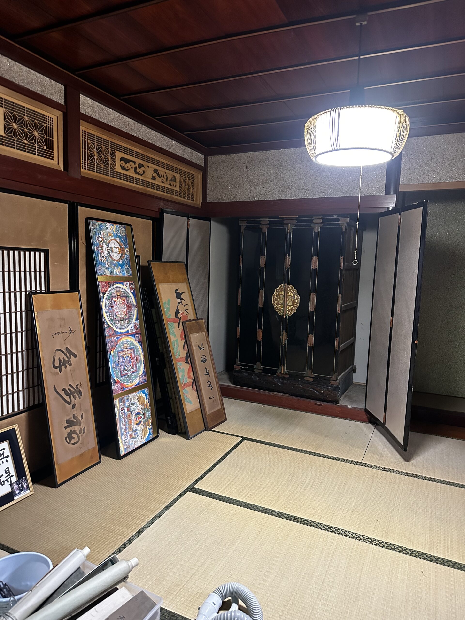 木造住宅２階建・納屋２棟の遺品整理を行いました。