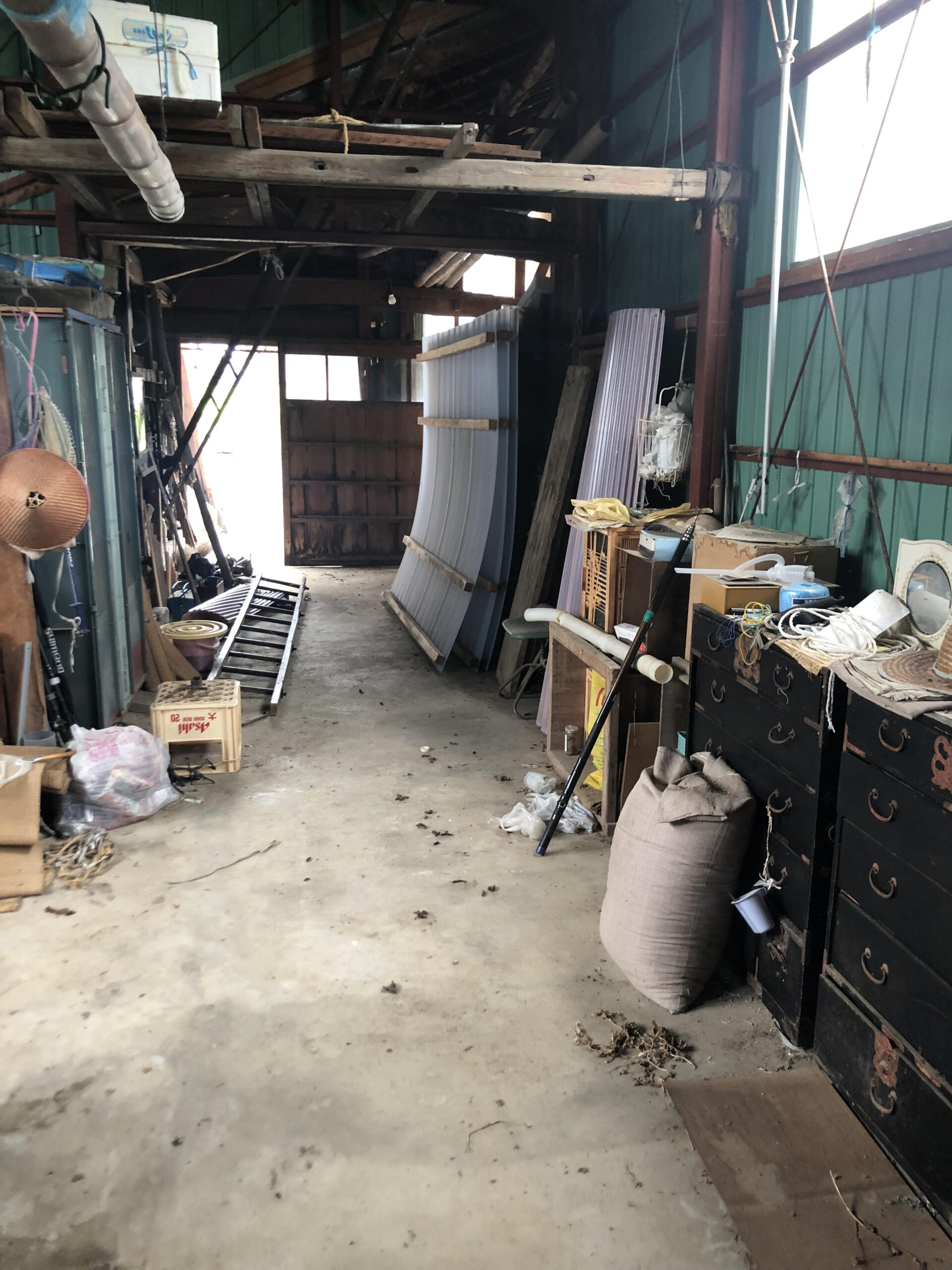 6LDK木造住宅一軒家・納屋2棟の遺品整理作業を行いました。