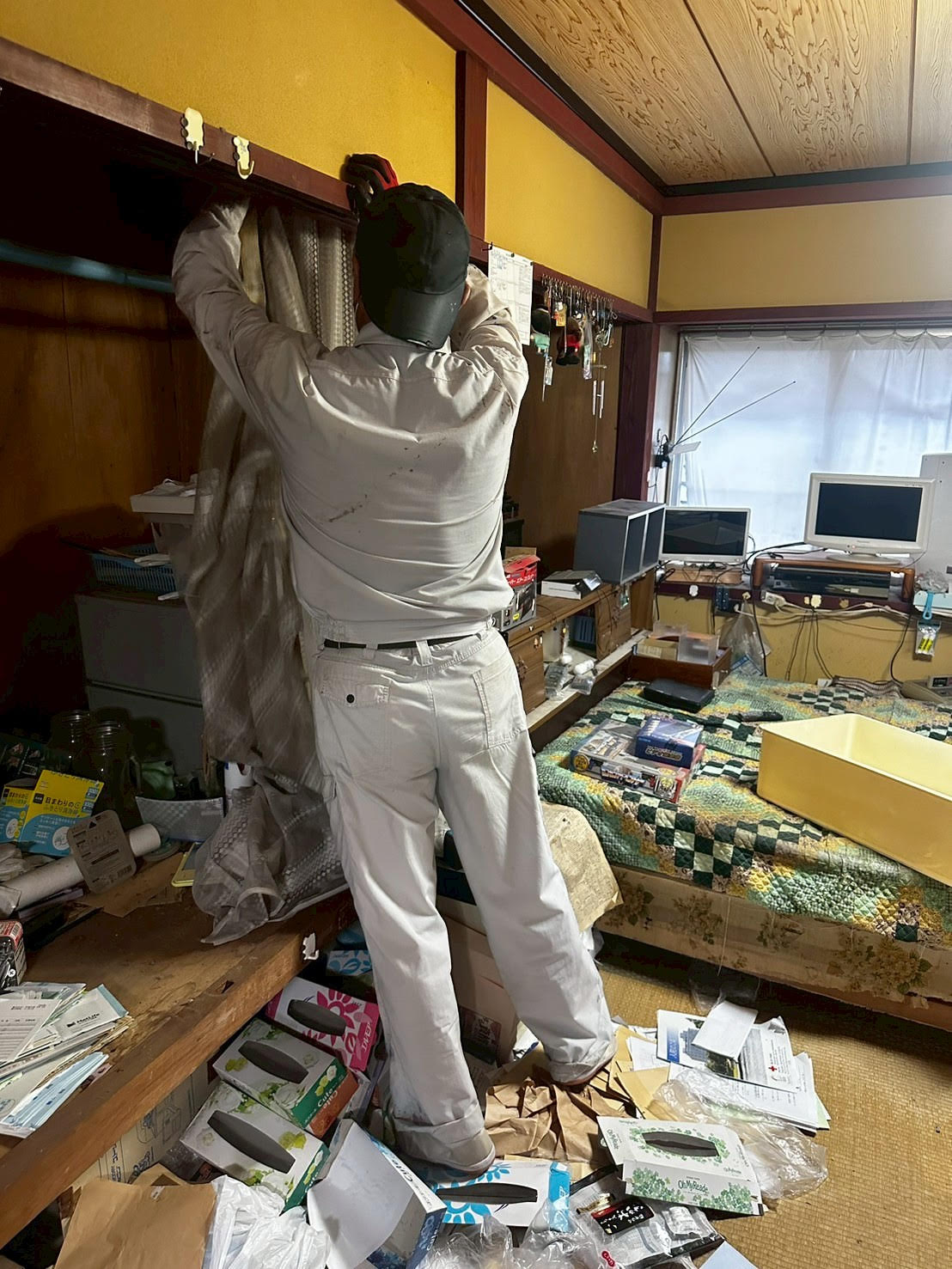 木造住宅２階建・納屋２棟の遺品整理を行いました。