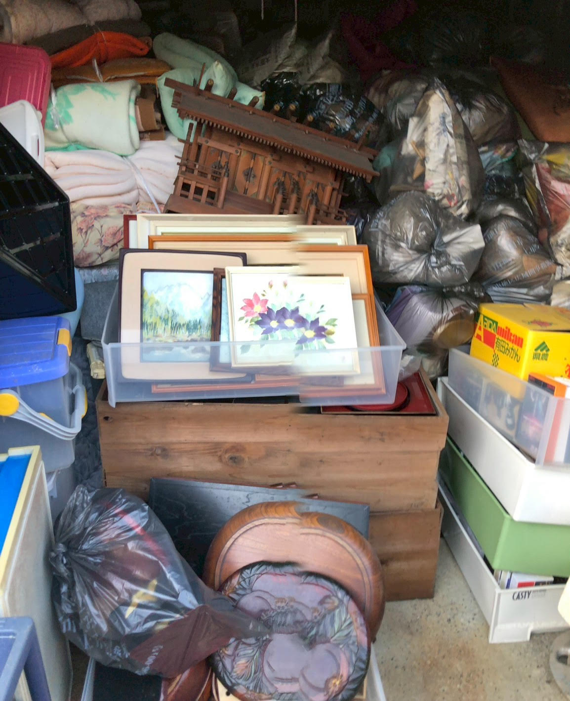 木造住宅２階建・納屋２棟の遺品整理を行いました。
