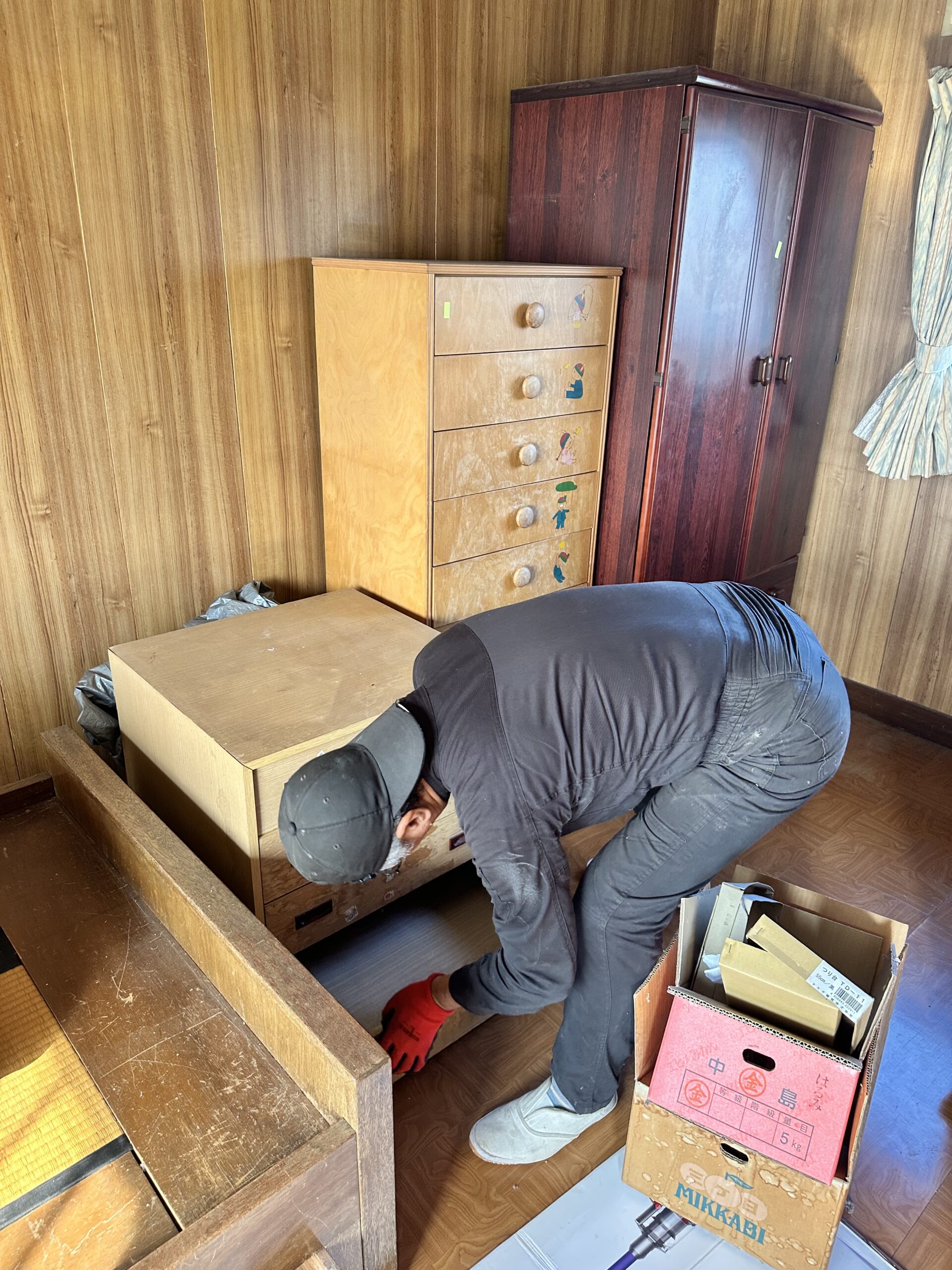 木造住宅での残置物撤去を行いました。