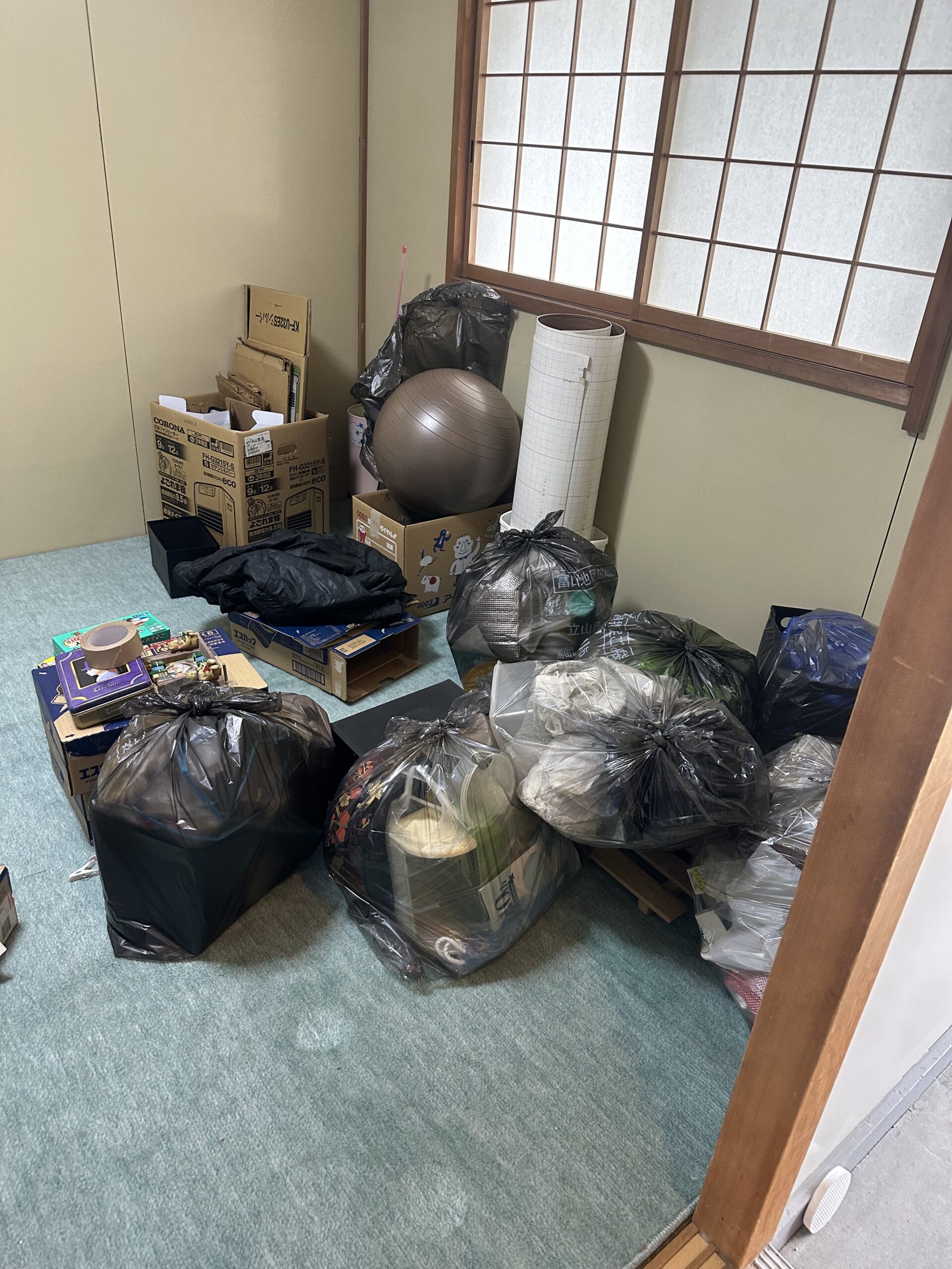 市営住宅での残置物作業を行いました。