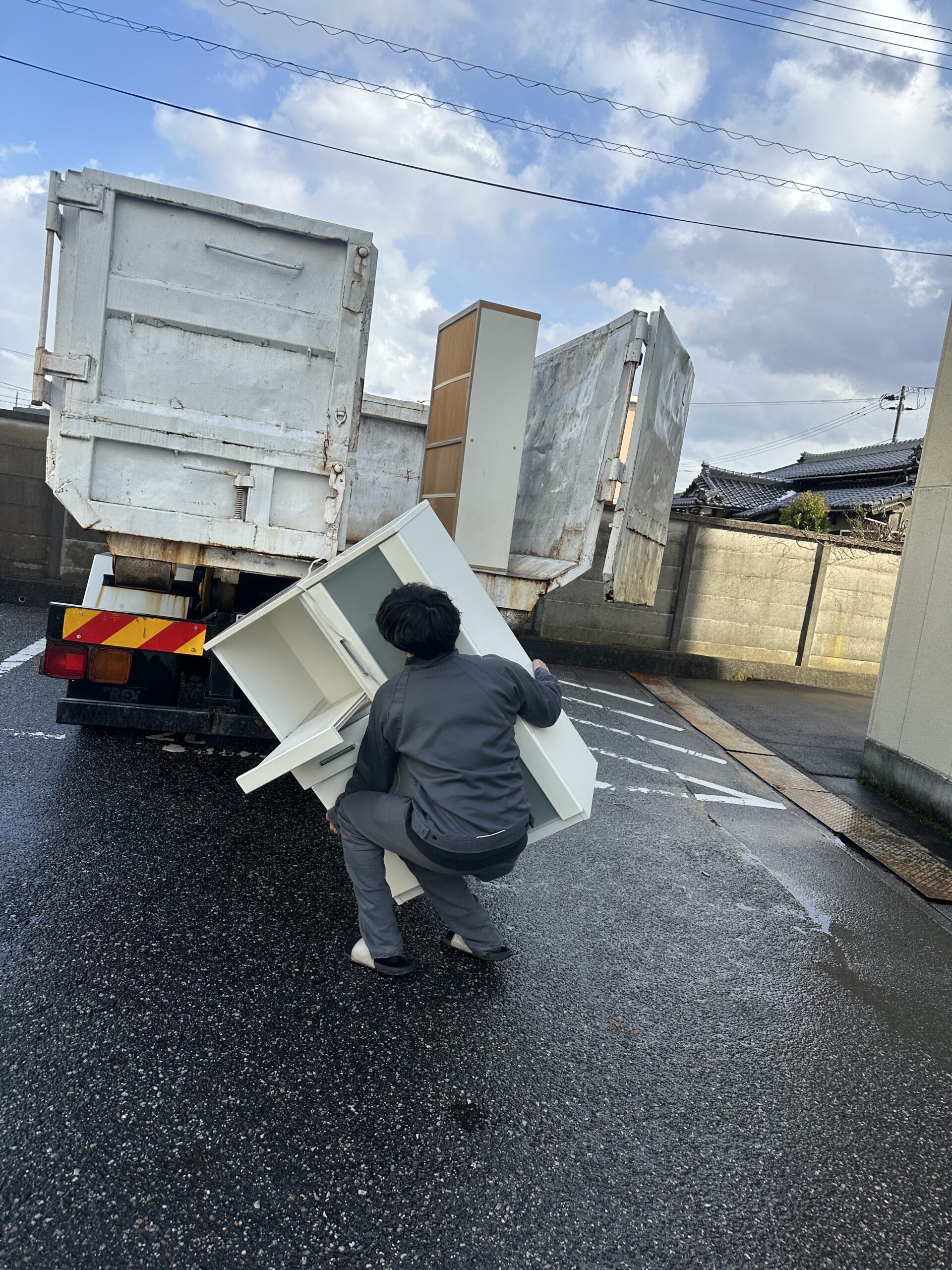 市営住宅での残置物作業を行いました。