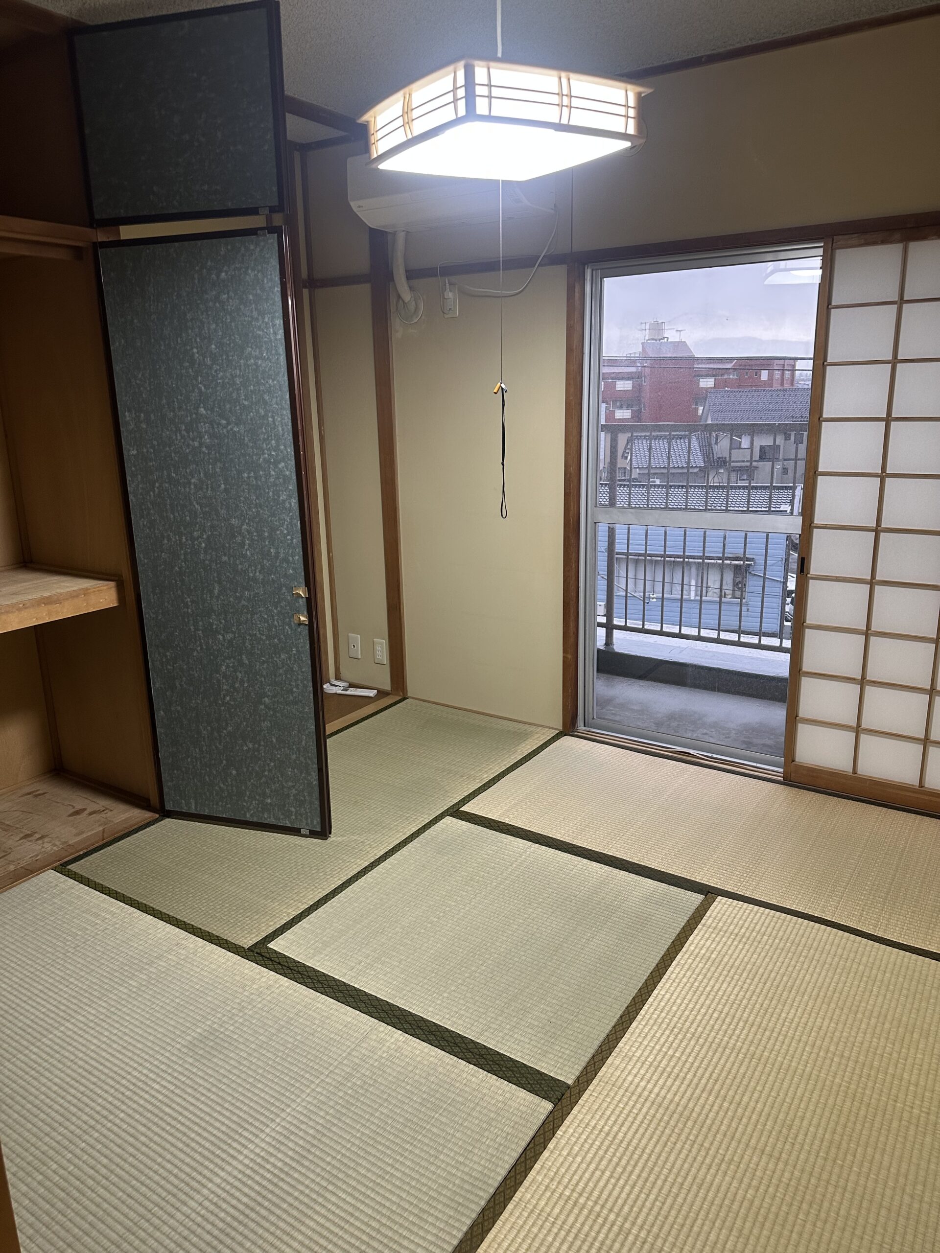 市営住宅での残置物作業を行いました。