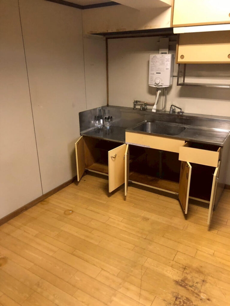 市営住宅での残置物作業を行いました。